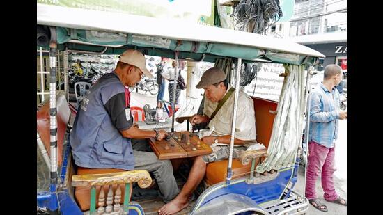 Men in Phnom Penh, Cambodia, playing Cambodian chess or ouk-khmer, a game similar to makruk, Thai chess. (Shutterstock)