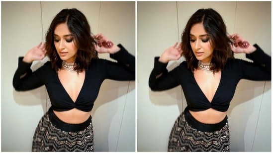 Styled by fashion stylist Sanam Ratansi, Ileana wore her shoulder-length tresses open in wavy curls as she posed like a diva. Ileana decked up in smokey eyeshadow, black eyeliner, black kohl, mascara-laden eyelashes, contoured cheeks and a shade of nude lipstick as she posed like a diva.(Instagram/@ileana_official)