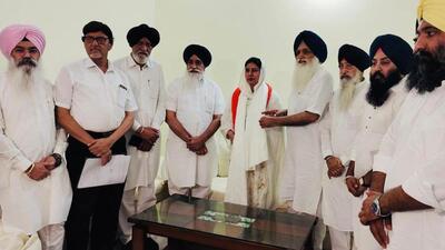 Senior Shiromani Akali Dal leaders at a meeting with death row convict Balwant Singh Rajoana’s sister Kamaldeep Kaur in Ludhiana on Saturday. (HT Photo) Senior Shiromani Akali Dal leaders at a meeting with death row convict Balwant Singh Rajoana’s sister Kamaldeep Kaur in Ludhiana on Saturday. (HT Photo)