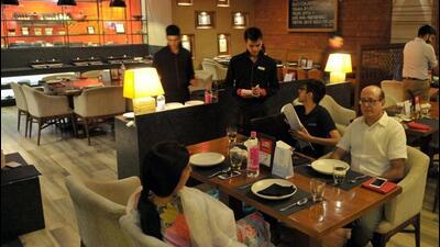 Restaurateurs have asserted that a service charge on the food bill is not “illegal”. Service charge is a global practice, according to eateries. (HT PHOTO.)