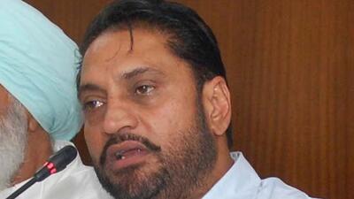 Mayor Amarjit Singh Sidhu’s decision to desert the Congress has left the party staring at the tough task of keeping its flock together. (HT Photo) Mayor Amarjit Singh Sidhu’s decision to desert the Congress has left the party staring at the tough task of keeping its flock together. (HT Photo)
