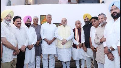 Four former ministers of the Punjab Congress— Balbir Sidhu, Raj Kumar Verka, Gurpreet Singh Kangar and Sundar Sham Arora — joined the Bharatiya Janata Party (BJP) in presence of Union home minister Amit Shah. Four former ministers of the Punjab Congress— Balbir Sidhu, Raj Kumar Verka, Gurpreet Singh Kangar and Sundar Sham Arora — joined the Bharatiya Janata Party (BJP) in presence of Union home minister Amit Shah.