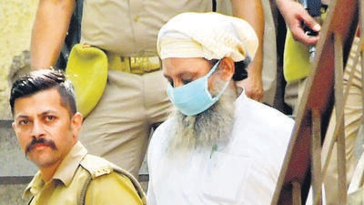 Accused in the 2006 Varanasi serial blasts Mohammad Waliullah at a Ghaziabad court on Saturday. (Sakib Ali /HT photo)