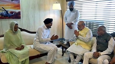 Union Home Minister Amit Shah meets the family members of Punjabi singer Sidhu Moose Wala who was killed by unknown assailants in Mansa district on 29th May, in Chandigarh on Saturday. (ANI Photo) (ANI) Union Home Minister Amit Shah meets the family members of Punjabi singer Sidhu Moose Wala who was killed by unknown assailants in Mansa district on 29th May, in Chandigarh on Saturday. (ANI Photo) (ANI)
