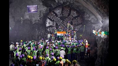 Maha-Metro workers are seen celebrating the breaktrough as excavation work of the 12 km underground tunnel from Swargate to Budhwarpeth was completed on Saturday. (Rahul Raut/HT PHOTO)