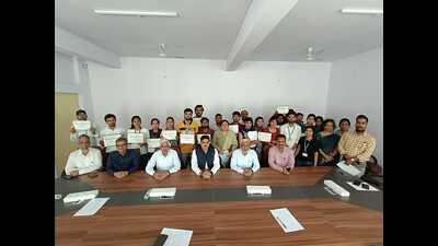 The LU students selected for in-house paid internship programme under the second phase of Karmyogi Scheme with VC (Sourced) The LU students selected for in-house paid internship programme under the second phase of Karmyogi Scheme with VC (Sourced)