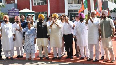 Former Punjab Congress leaders with BJP leaders Sunil Jakhar (second from right) and Manjinder Singh Sirsa (fourth from left) outside the Punjab BJP office in Sector 37, Chandigarh, before joining the saffron party on Saturday. (Ravi Kumar/HT)