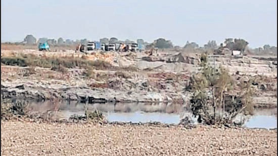 Congress leader Sarbjit Singh Bunty said before AAP came to power in Punjab, sand was available at ₹1,500 a trolley, but the price has now risen to ₹4,000. (Representative image)