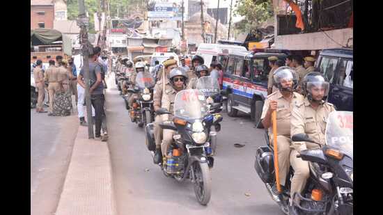 Police flagmarch in Kanpur on Saturday. (HT photo)