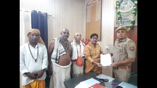 Lawyer and petitioner in Sri Krishna Janmabhoomi case, Mahendra Pratap Singh (in kurta next to cop) seeking security cover at Vrindavan Kotwali in Mathura. (HT photo)