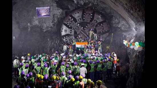 Maha-Metro workers are seen celebrating the breaktrough as excavation work of the 12 km underground tunnel from Swargate to Budhwarpeth was completed on Saturday. (Rahul Raut/HT PHOTO)