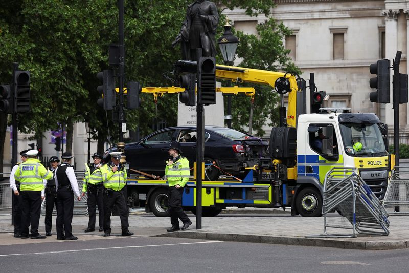 A police vehicle removes a car following a security incident near Trafalgar Square, as Queen Elizabeth's Platinum Jubilee celebrations continue, on June 4, 2022.&nbsp; (Reuters photo)