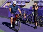 Brazil legend Ronaldo keeps 450 km cycling promise after Valladolid’s promotion(Twitter/relevo)
