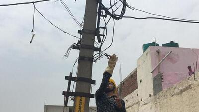 Punjab power minister Harbhajan Singh appealed to residents to help PSPCL rein in the menace of electricity theft by providing genuine information on WhatsApp number 96461-75770. (HT File Photo)
