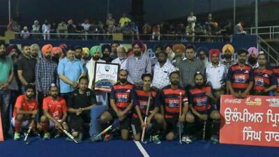 Initially, the match ended tied 6-6, but Jarkhar Academy team which trailed by three goals in the first quarter made a strong comeback and managed to draw the match. Jarkhar team took the lead in the penalty shootout to enter finals of Olympian Prithipal Singh Hockey Festival being held in Jarkhar village, Ludhiana (HT PHOTO)