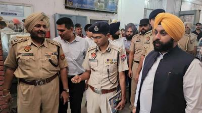 Punjab jails and mines minister Harjot Singh Bains during a surprise visit in Central Jail in Ludhiana. Bains told that during his tenure, over 1,000 mobile phones had been seized in record two-and-a-half months from the jails. (HT PHOTO)
