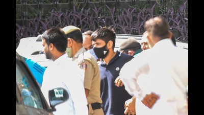 Gangster Lawrence Bishnoi being produced at Patiala House Court by the special cell of Delhi Police on Sunday. (Sanchit Khanna/HT Photo)