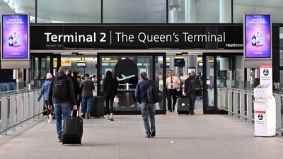 UK to solve travel chaos by working with aviation industry as airports across Europe struggle with post-pandemic rebound&nbsp; (Photo by JUSTIN TALLIS / AFP)