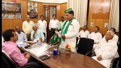 RJD candidate Ashok Pandey files his nomination papers for MLC elections at Bihar Vidhan Sabha, in Patna on Monday. (Santosh Kumar/HT Photo) RJD candidate Ashok Pandey files his nomination papers for MLC elections at Bihar Vidhan Sabha, in Patna on Monday. (Santosh Kumar/HT Photo)