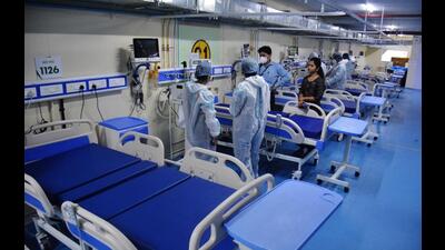 As Covid cases cross 100 in Thane, TMC increases the hospital bed capacity from 4,000 to 3,000. In the photo, medical staff prepare beds at Parking Plaza Covid Centre in Thane. (PRAFUL GANGURDE/HT PHOTO) As Covid cases cross 100 in Thane, TMC increases the hospital bed capacity from 4,000 to 3,000. In the photo, medical staff prepare beds at Parking Plaza Covid Centre in Thane. (PRAFUL GANGURDE/HT PHOTO)