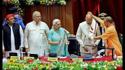 President Ram Nath Kovind being felicitated by Uttar Pradesh chief minister Yogi Adityanath during the special joint sitting of Uttar Pradesh Vidhan Mandal, as UP governor Anandiben Patel. Leader of Opposition in the State Legislative Assembly Akhilesh Yadav and other dignitaries look on, at the State Assembly building, in Lucknow on Monday. (ANI Photo) President Ram Nath Kovind being felicitated by Uttar Pradesh chief minister Yogi Adityanath during the special joint sitting of Uttar Pradesh Vidhan Mandal, as UP governor Anandiben Patel. Leader of Opposition in the State Legislative Assembly Akhilesh Yadav and other dignitaries look on, at the State Assembly building, in Lucknow on Monday. (ANI Photo)