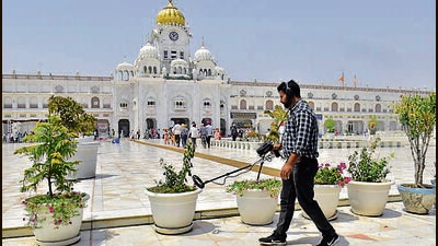 The state police concerned are advised to take all precautionary measures and keep a close watch on any such kind of activity, the Indian security agencies advised. The banned Khalistani organisation, Sikhs for Justice (SFJ), released a video allegedly asking Punjab-based gangsters to join SFJ in killing Indian army officers who led the Operation Bluestar. (HT File Photo)