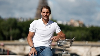 Spain's Rafael Nadal poses on the Alexandre III bridge in front of the Eiffel Tower with the trophy after winning the men's singles French Open title&nbsp; (REUTERS)