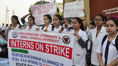 Students interning with GADVASU protesting to demand hike in stipend on the university campus in Ludhiana on Monday, June 06, 2022. (Harvinder Singh/HT)