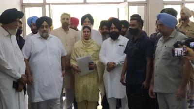 Shiromani Akali Dal chief Sukhbir Singh Badal and other senior leaders of the party accompanied Kamaldeep Kaur, the sister of death row convict Balwant Singh Rajoana, to the Sangrur DC office, where she filed her papers on Monday. (HT Photo) Shiromani Akali Dal chief Sukhbir Singh Badal and other senior leaders of the party accompanied Kamaldeep Kaur, the sister of death row convict Balwant Singh Rajoana, to the Sangrur DC office, where she filed her papers on Monday. (HT Photo)
