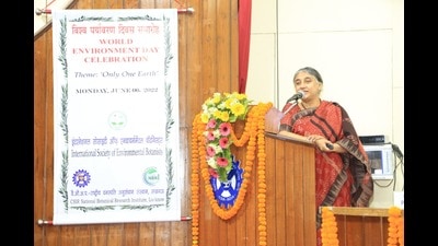 Prof Renee M Borges speaking as chief guest at a lecture organised by the CSIR-NBRI, Lucknow and the International Society of Environmental Botanists, on Monday (HT Photo)