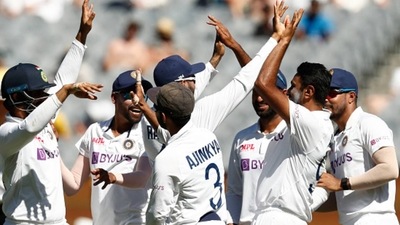 India players celebrate the wicket of Tim Paine (Getty Images)
