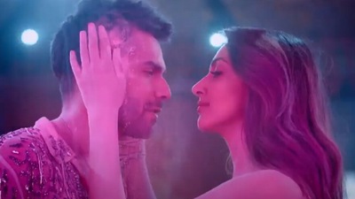 Varun Dhawan and Kiara Advani in a still from Rangisari. Varun Dhawan and Kiara Advani in a still from Rangisari.