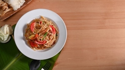Merge healthy and tasty with raw papaya salad. Recipe inside (Unsplash) Merge healthy and tasty with raw papaya salad. Recipe inside (Unsplash)