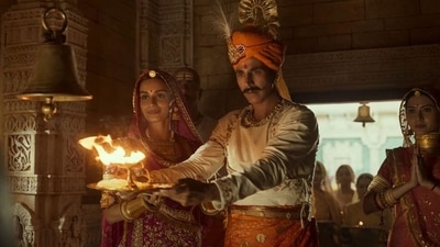 Manushi Chhillar and Akshay Kumar in a still from Samrat Prithviraj. Manushi Chhillar and Akshay Kumar in a still from Samrat Prithviraj.