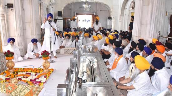 Giani Harpreet Singh, the acting jathedar of Akal Takht, addressing followers at an event organised to mark the 38th anniversary of Operation Bluestar at Golden Temple in Amritsar on Monday. (Sameer Sehgal/HT)