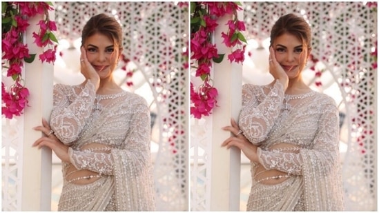 Assisted by hairstylist Amit Thakur, Jacqueline wore her tresses into a bun with a side part as she posed for the pictures.(Instagram/@jacquelinef143)