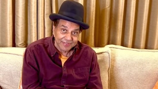 Dharmendra shared a video message for his fans.