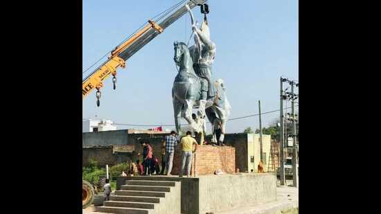 The statue of King Prithviraj Chauhan in Dullakheri village in district Shamli. (HT PHOTO)
