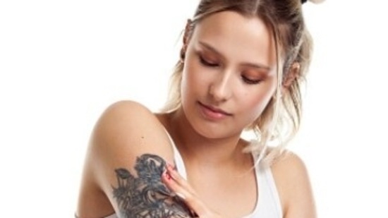 How to moisturise your tattooed skin: Dermat shares tips(Unsplash)