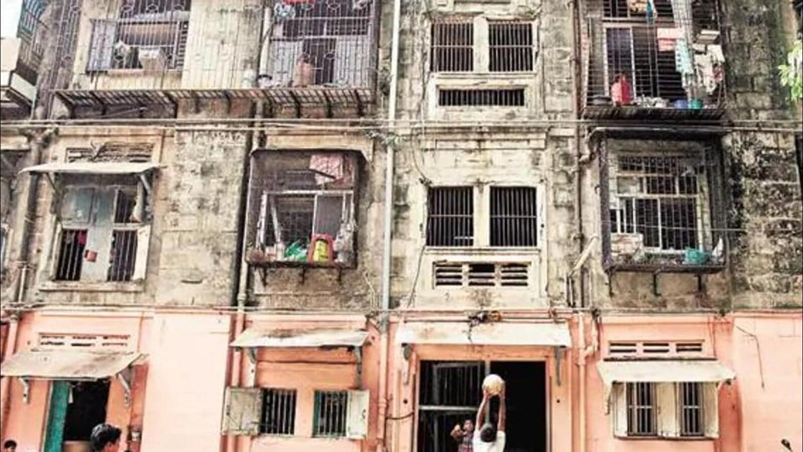 exclusion-of-sewri-chawls-from-revamp-project-to-affect-960-families