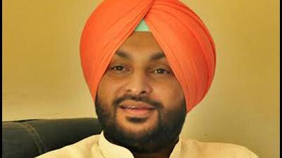Congress MP from Ludhiana Ravneet Singh Bittu on Tuesday received a threat call on his official number, saying that he will meet the same fate as singer Sidhu Moose Wala. Congress MP from Ludhiana Ravneet Singh Bittu on Tuesday received a threat call on his official number, saying that he will meet the same fate as singer Sidhu Moose Wala.