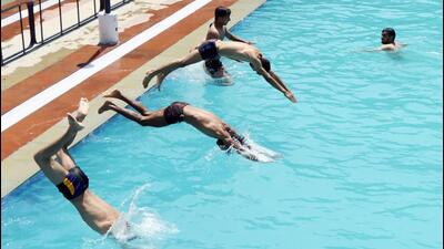 Youths trying to beat the heat at a swimming pool in Mandi on Tuesday. (Birbal Sharma /Hindustan Times)