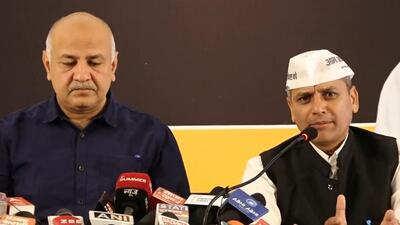 AAP leader and Delhi’s deputy chief minister Manish Sisodia with party’s new HP chief Surjit Singh Thakur in Shimla on Tuesday. (Twitter) AAP leader and Delhi’s deputy chief minister Manish Sisodia with party’s new HP chief Surjit Singh Thakur in Shimla on Tuesday. (Twitter)