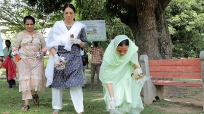 Chandigarh mayor launched a cleanliness drive for city parks. (HT Photo) Chandigarh mayor launched a cleanliness drive for city parks. (HT Photo)