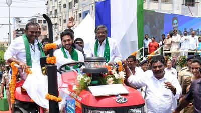 The scheme, named ‘YSR Yantra Seva’, was launched by chief minister YS Jagan Mohan Reddy at Chuttugunta village in the Guntur district. (HT) The scheme, named ‘YSR Yantra Seva’, was launched by chief minister YS Jagan Mohan Reddy at Chuttugunta village in the Guntur district. (HT)