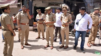 Police personnel stand guard at the Parade Chauraha area after violence broke out between two groups on June 3. (ANI Photo)