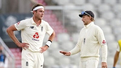 England's Joe Root speaks with Stuart Broad (File photo) (REUTERS)