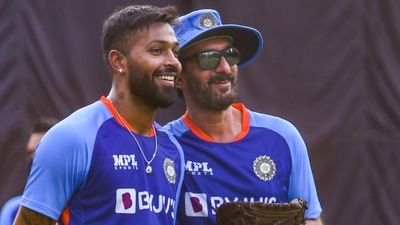 Indian cricket team's batting coach Vikram Rathour interacts with player Hardik Pandya&nbsp; (PTI)