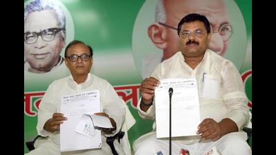 Bihar JD (U) chief Umesh Singh Kushwaha (right) announces the names of its two party candidates for the MLC elections in Patna on Tuesday. (Santosh Kumar/HT Photo) Bihar JD (U) chief Umesh Singh Kushwaha (right) announces the names of its two party candidates for the MLC elections in Patna on Tuesday. (Santosh Kumar/HT Photo)