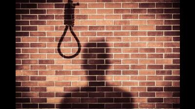 An FIR has been lodged against one Mukund Jha, his father Shrawan Jha and Bachcha Singh on the complaint of the man’s daughter (Picture for representation)